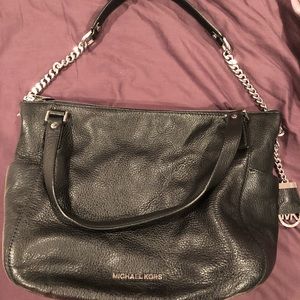 MICHAEL KORS BLACK PEBBLE LEATHER POCKETBOOK